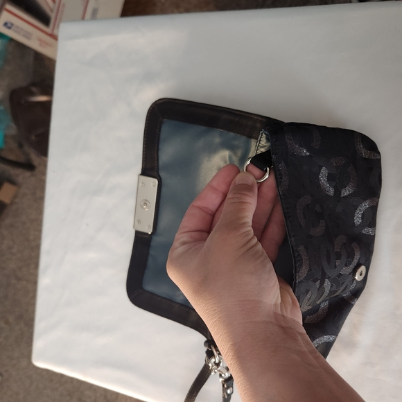 Coach - Clutch/Wristlet 🖤🩶 - Picture 4 of 6